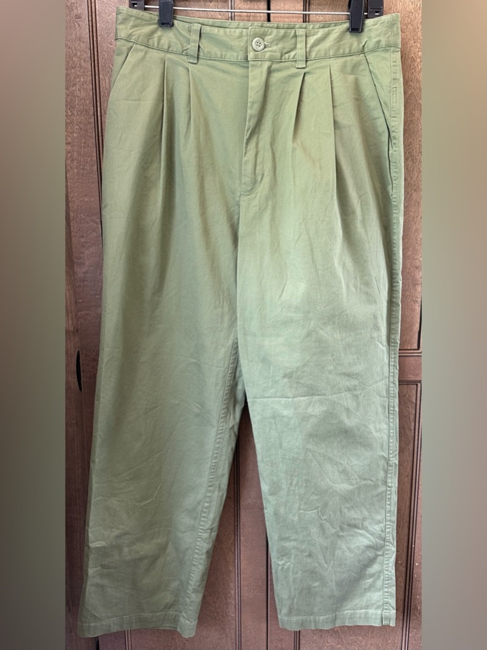 On 34th Pleated Light Olive Green Straight Leg Cropped Cotton Pants Size 6